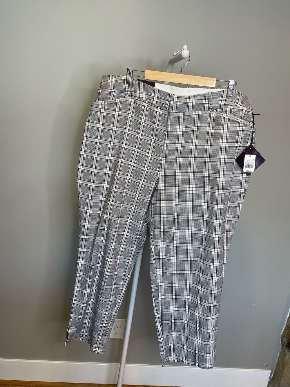 Ava & Viv Gray Plaid Ankle Pants